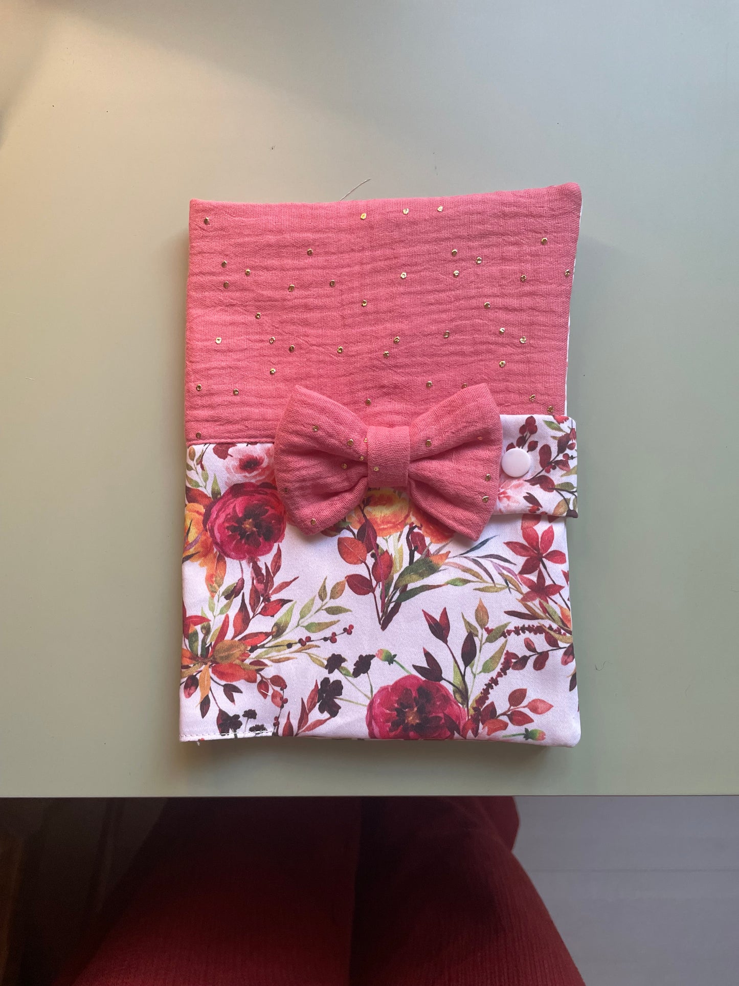 Protège carnet de santé fleur rose